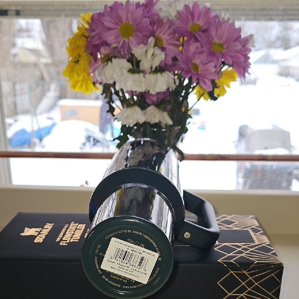Stanley Flowstate Tumbler in Dark Blue - Picture 6 of 8